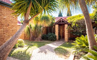 3 Bedroom Duet in Newlands