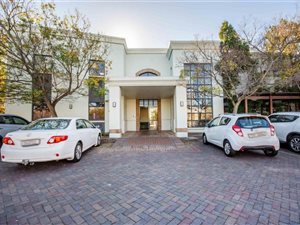 87 m² Commercial space in Somerset West Central