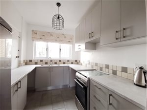 2 Bed Apartment in Wynberg Upper
