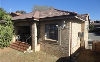 2 Bedroom Townhouse in Randpark Ridge