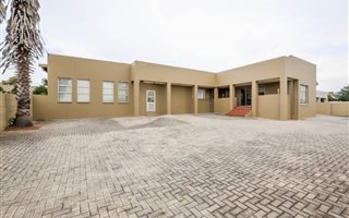 477 m² Commercial space in Bonza Bay