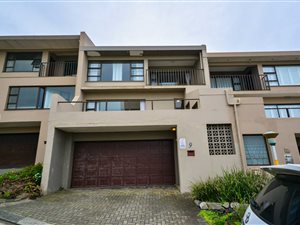 4 Bed Townhouse in Gonubie