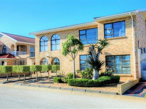 4 Bedroom House in Malabar