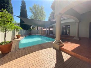 2 Bed Apartment in Pineslopes