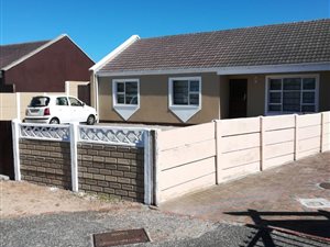 3 Bed House in Strandfontein