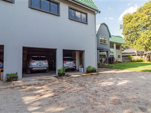 1016 m² Commercial space in Muckleneuk