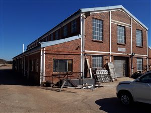 680 m² Industrial space in Brakpan Central
