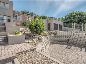 4 Bed House in Pari Park