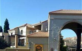 1 Bedroom Townhouse in Pineslopes