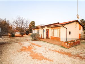 3 Bed House in Edelweiss