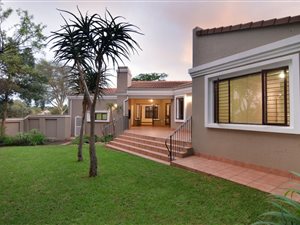 2 Bed House in Pineslopes