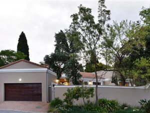 2 Bed House in Pineslopes