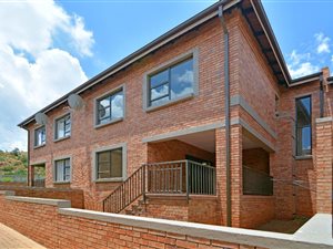 3 Bed Townhouse in Helderkruin