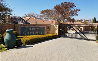 3 Bedroom Townhouse in Featherbrooke Estate