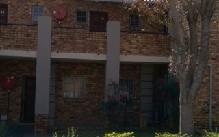 Bachelor apartment in Theresa Park