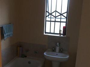 2 Bed House in Roodepoort Central