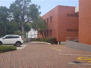 348 m² Commercial space in Essenwood