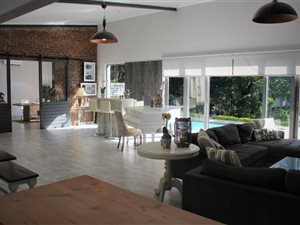 4 Bed House in Woodside