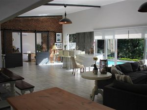 4 Bed House in Woodside