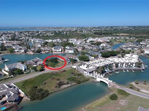 1052 m² Land available in St Francis Bay Canals