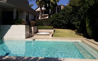 6 Bedroom Cluster in Ruimsig Country Estate