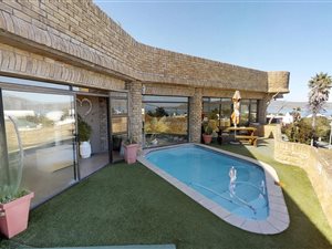 11 Bed House in Langebaan Central