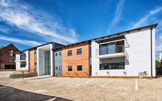 905 m² Commercial space in Fourways