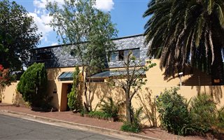 4 Bedroom House in Kensington