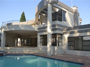 5 Bed House in Dainfern Golf Estate