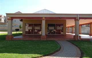 2 Bedroom Simplex in Silver Lakes