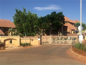 2 Bed Apartment in Mooikloof Ridge