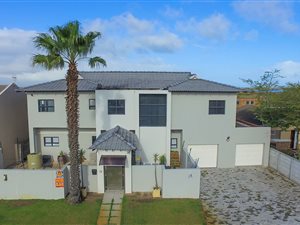 5 Bed House in Flamingo Vlei