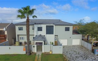 5 Bedroom House in Flamingo Vlei