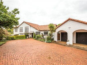 6 Bed House in Forest Hills