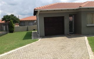 3 Bedroom Townhouse in Witbank Central