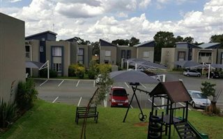 3 Bedroom Duplex in Brentwood Park