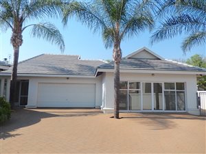 3 Bed House in Silver Lakes