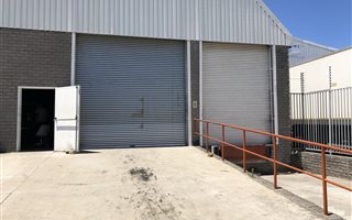 705 m² Industrial space in Airport Industria