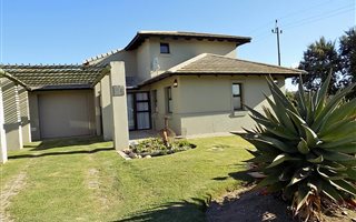 2 Bedroom House in Hartenbos Landgoed