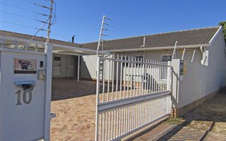6 Bedroom House in Melkbosstrand