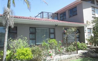 6 Bedroom House in Glentana