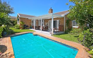 3 Bedroom House in Bergvliet