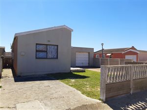 3 Bed House in Strandfontein
