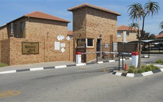 2 Bedroom Townhouse in Ravensklip