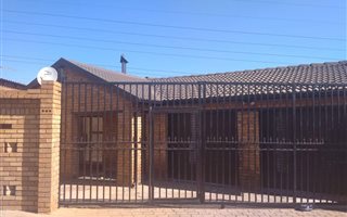3 Bedroom House in Tembisa