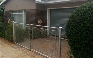 3 Bedroom House in Burgershoop