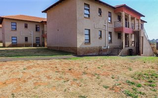3 Bedroom Apartment in Grobler Park
