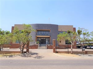 2120 m² Commercial space in North Riding
