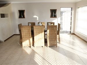 4 Bedroom House in Zeekoevlei