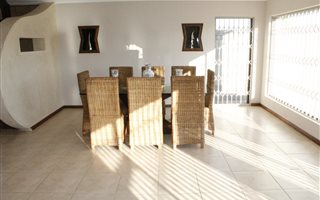 4 Bedroom House in Zeekoevlei